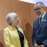 La conseillère fédérale Elisabeth Baume-Schneider a salué les efforts menés Tedros Adhanom Ghebreyesus pour réformer l'Organisation mondiale de la santé (OMS) face aux difficultés financières. KEYSTONE/MAGALI GIRARDIN